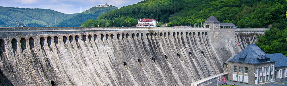 Staumauer am Edersee
(Foto: www.thomas-wahle.de) Staumauer am Edersee
(Foto: www.thomas-wahle.de)